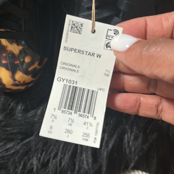 Brand new never worn Adidas Superstar ladies 9 - Picture 3 of 3